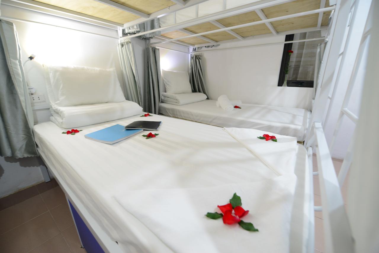 Pillow Backpacker Hostel (Adults Only) Ханой Екстериор снимка