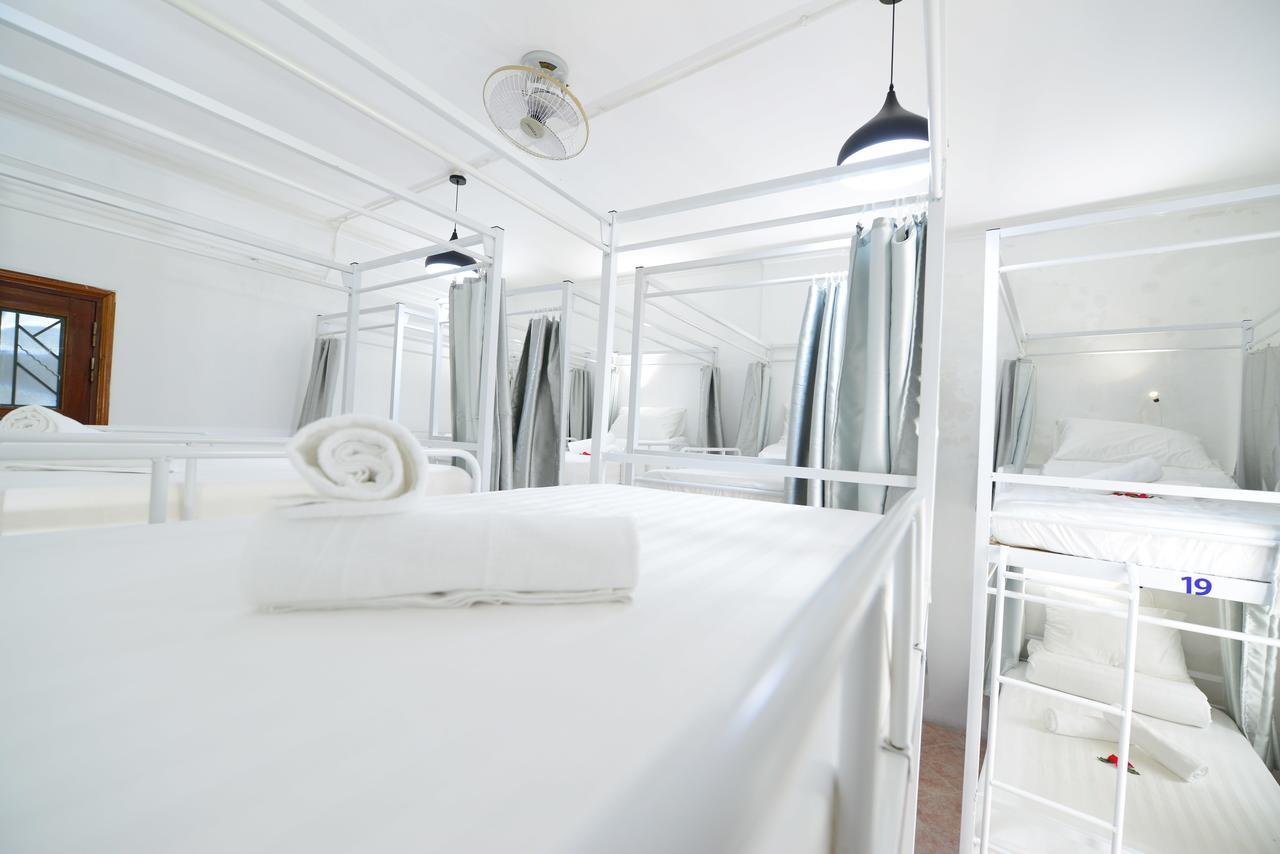 Pillow Backpacker Hostel (Adults Only) Ханой Екстериор снимка